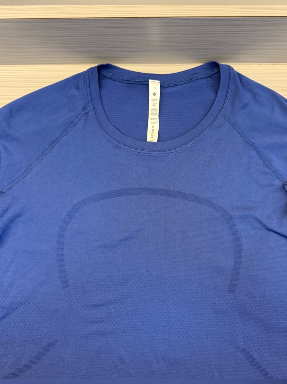 Lululemon Swiftly Tech LS 2.0
*Race Length - royal blue